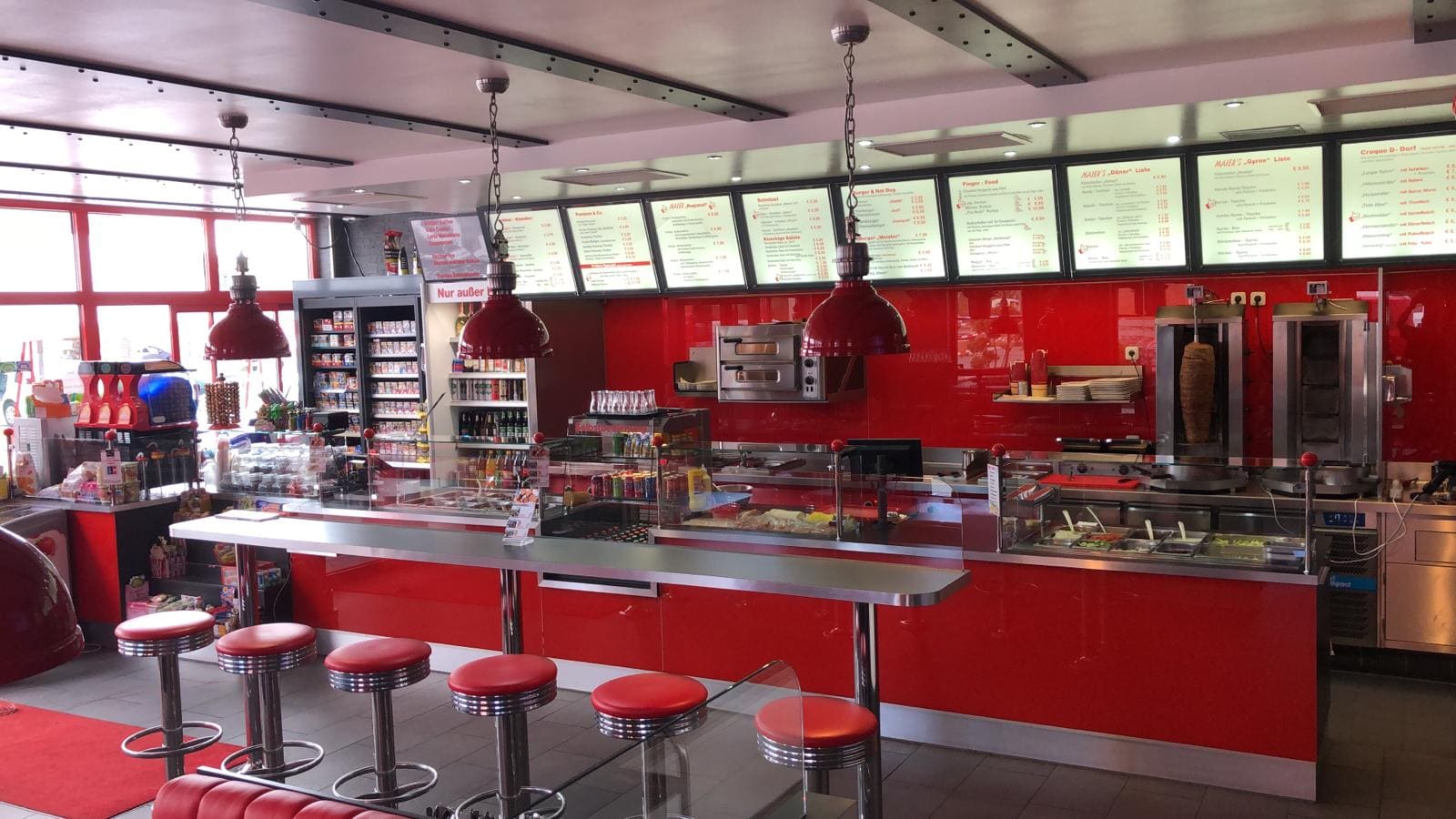 Blick über den Tresen bei Grill-Partner Maier